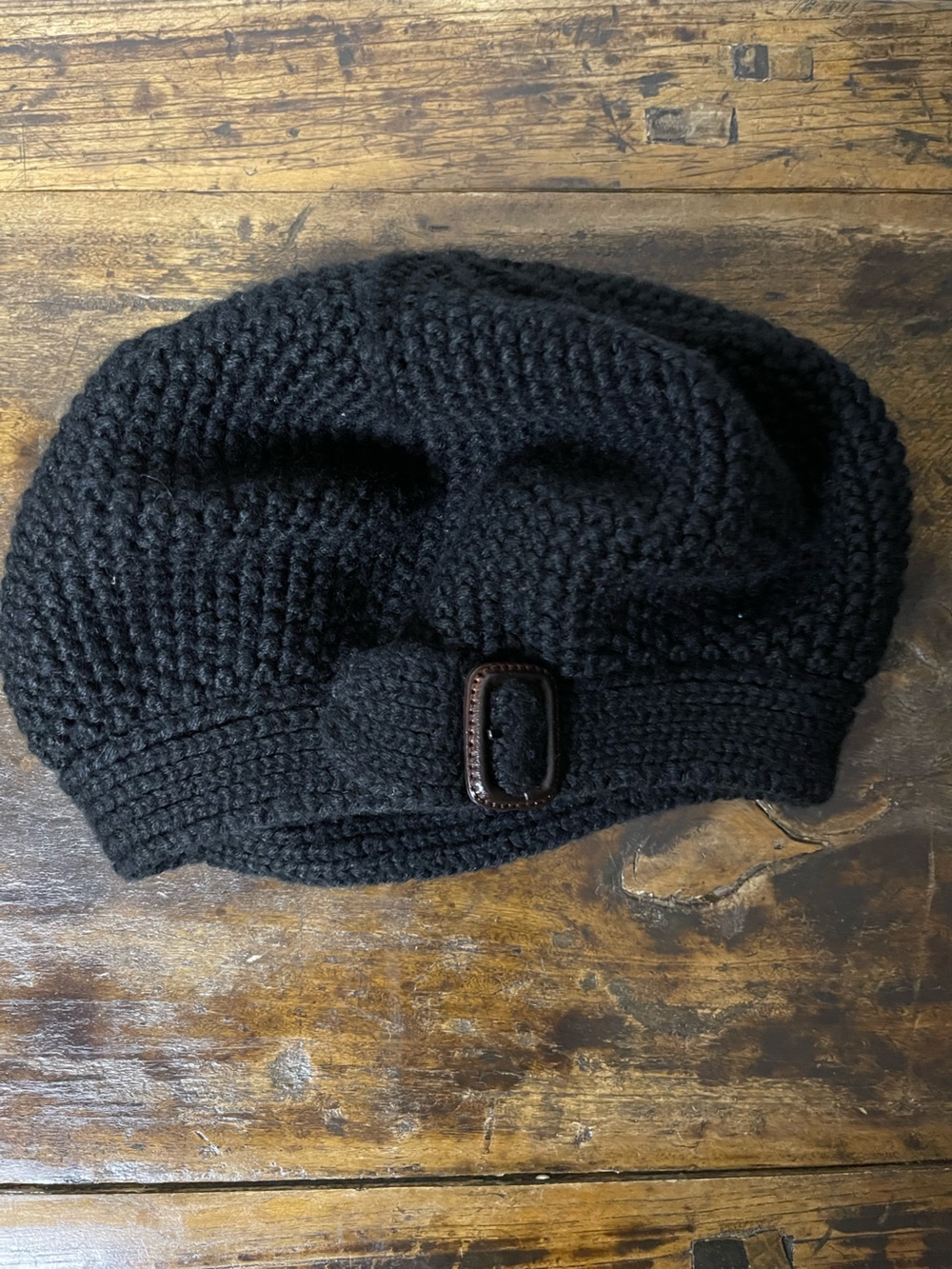 Vintage J. Crew seed stitch black beret/tam with buckle detail (one-size)